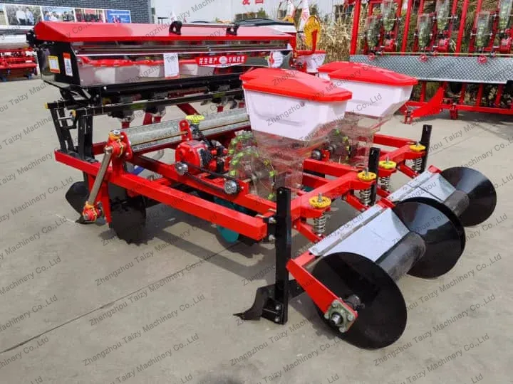 Machine à planter des cacahuètes à 4 rangées