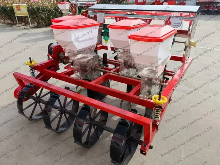 Machine de plantation de graines de cacahuète à 4 rangées