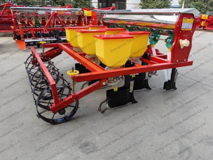 Machine à planter des cacahuètes en stock