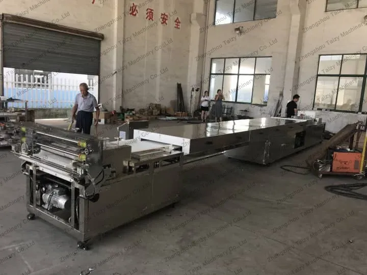 땅콩 캔디 성형 및 절단 기계