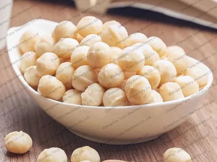 shelled macadamia nuts