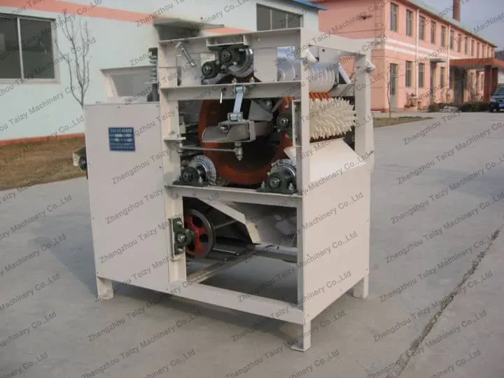 wet-type peanut skin peeling machine