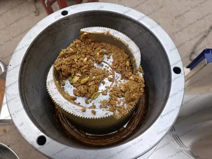 internal workings of pistachio grinding machine